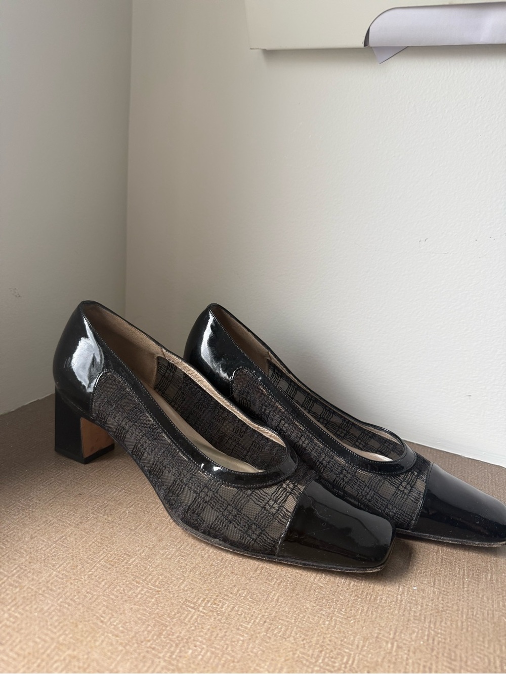 1960s Ladies Black Patent Lace Patterned Chunk  2 1/2” Heel